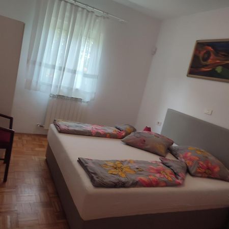 Appartamento Apartmaji Jelena Pirano Esterno foto