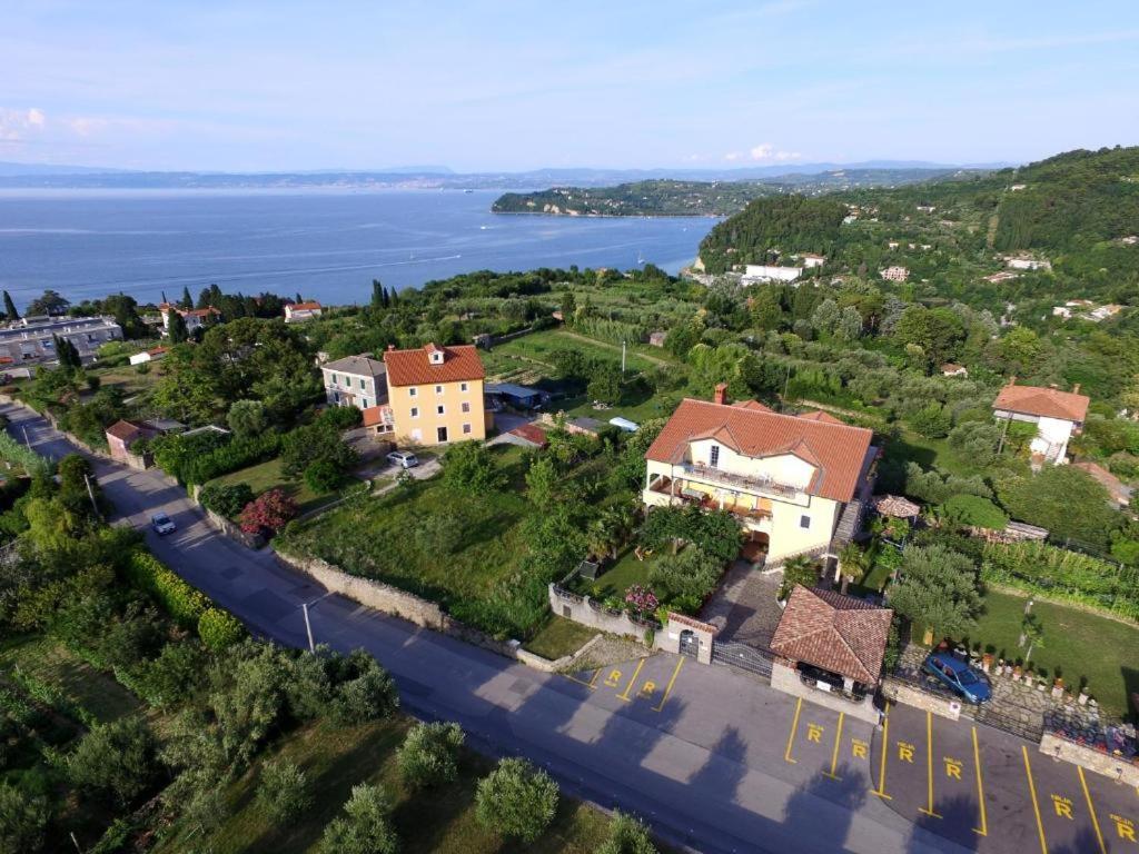 Apartmaji Jelena Pirano Esterno foto